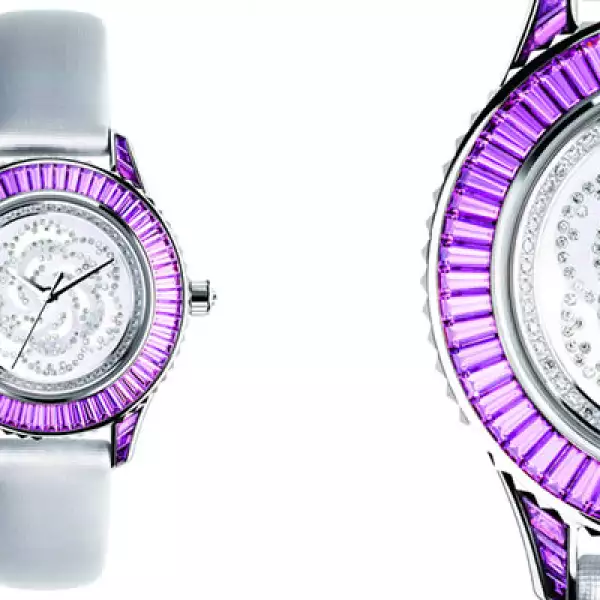 El nuevo modelo de la firma francesa se llama Passage° 1, el cual está disponible en oro blanco y tiene una corona de diamantes al centro.