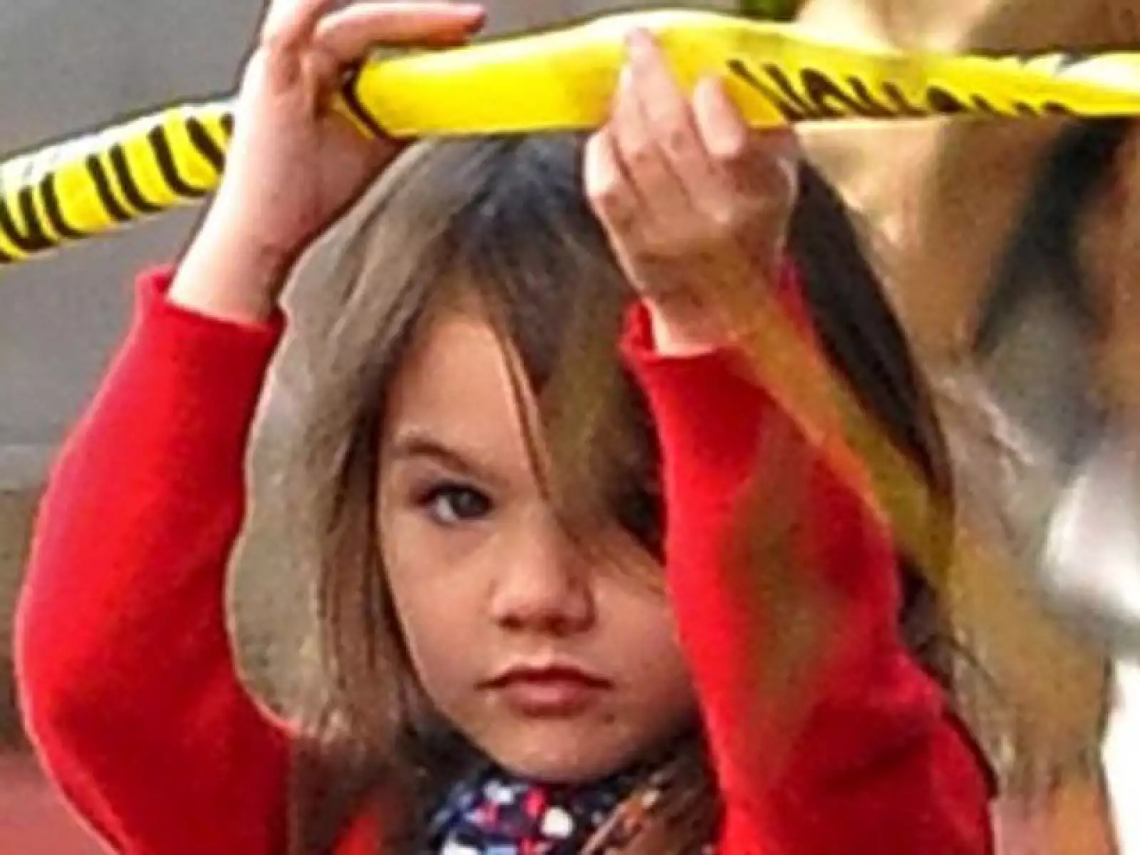 De traviesa en el set donde trabajaba su papá, Tom Cruise.