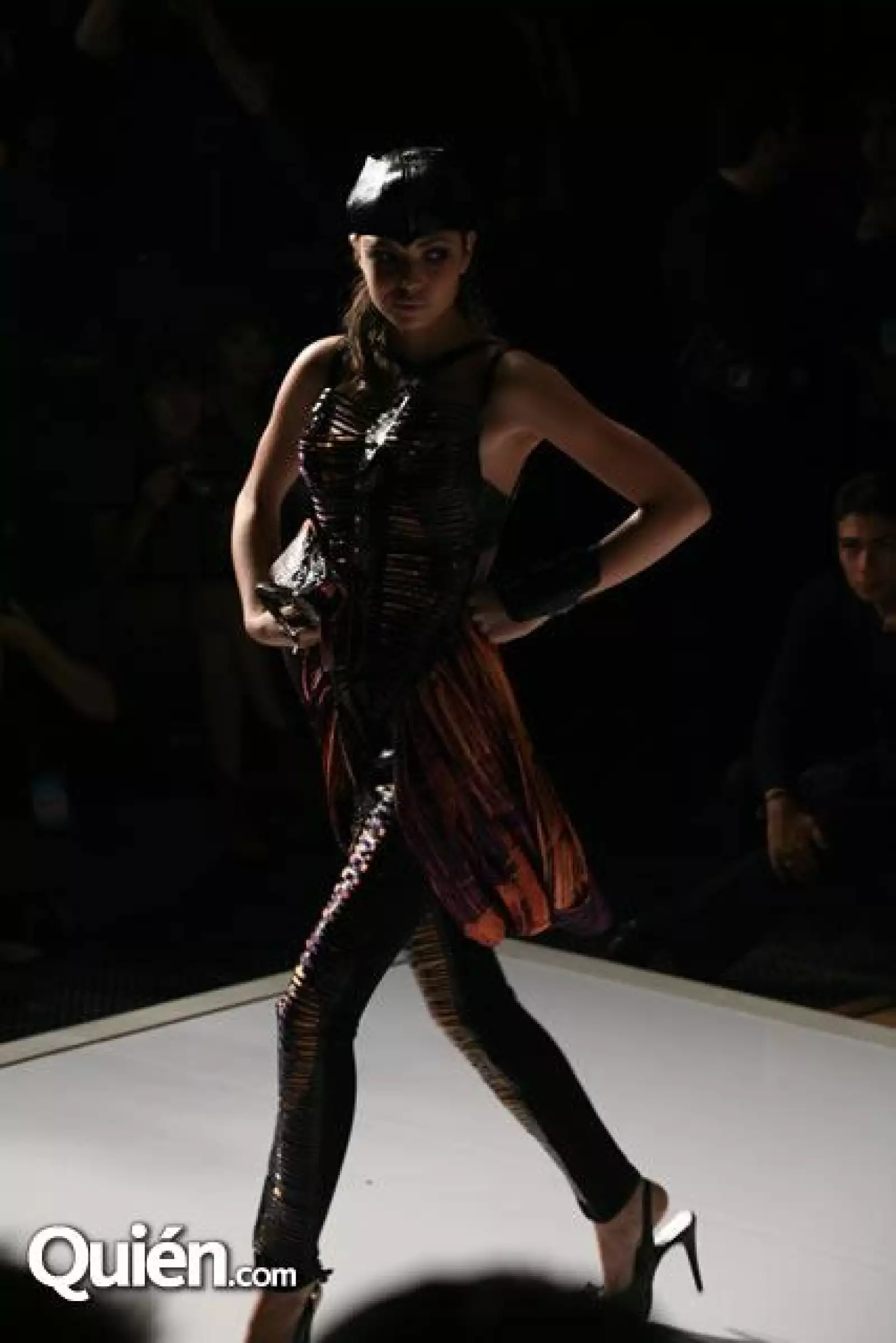 IDM desfile Cesar Arellanes