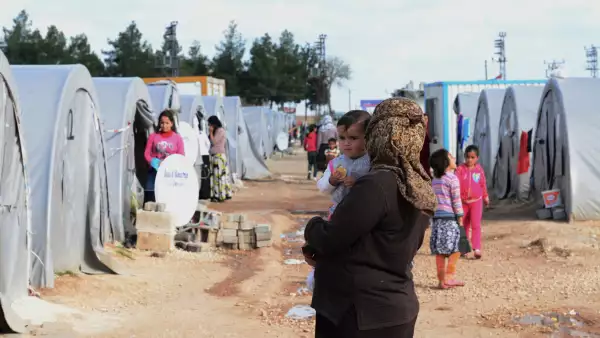 people in refugee camp