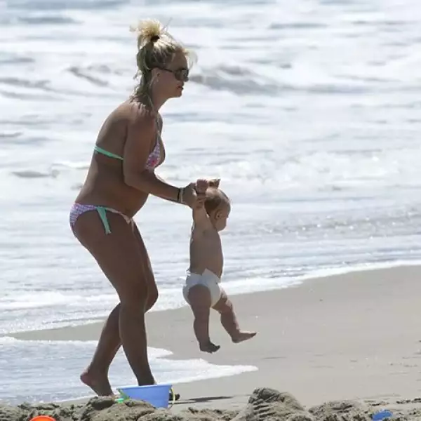 La cantante presumió pancita de embarazo cuando esperaba a su segundo hijo, Jayden James.