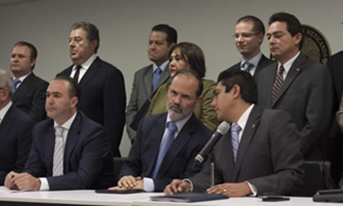 La iniciativa energética del PAN prevé inversiones por hasta 30,000 mdd al año.(Foto: Cuartoscuro)