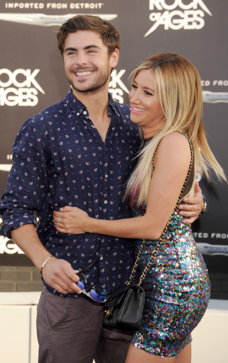 Zac Efron y Ashley Tisdale. Son tan cercanos que en más de una ocasión ha sido confundidos con pareja, y es que cuando están juntos no paran de abrazarse.