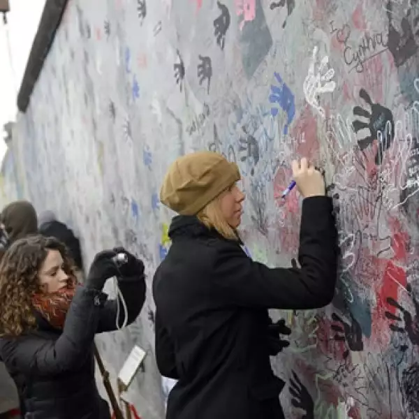 protestas derribo Muro de Berlin
