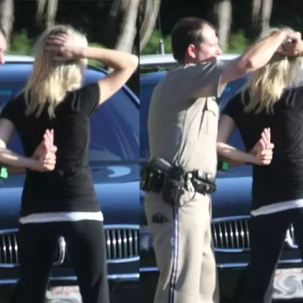 Pero este nunca llegó, en cambio, sí lo hicieron las esposas.