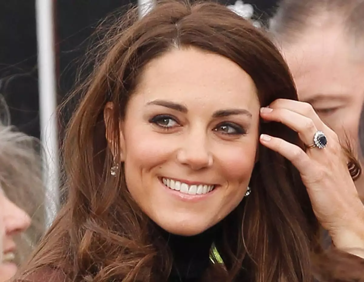 La hija de Whitney Houston se acaba de comprometer con su hermano Nick Gordon, a pesar de ser una inusual noticia, hay algo que destaca más: su argolla.