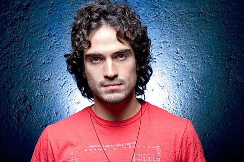 El actor protagonizará la primera serie dramática de la cadena ESPN Deportes, donde interpretará a `Chava´un joven que busca la gloria a través del futbol.