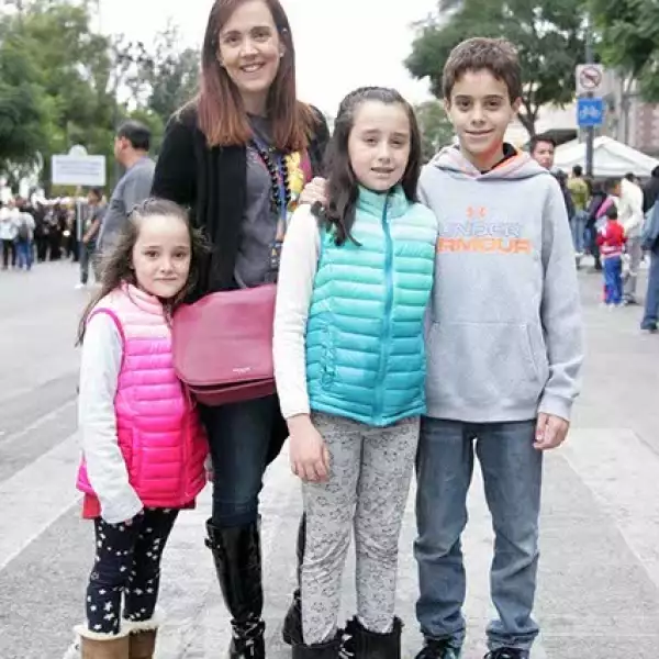 Mariana Delgado,Claudia Marcano,Isabella y Santiago Delgado