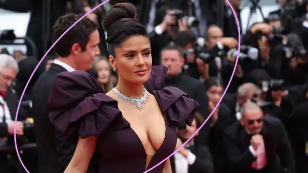 Salma Hayek se deja ver como muy pocas veces, sin una gota de maquillaje.