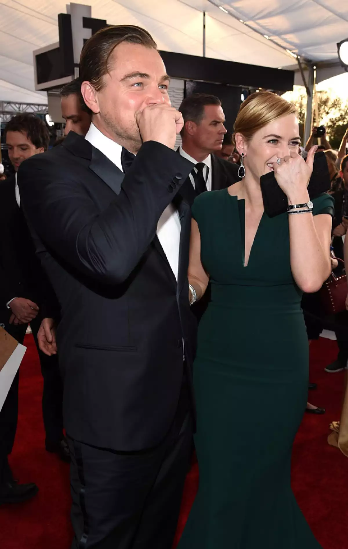El encuentro de los actores en los SAG Awards nos derritió por completo, pues nos regalaron un hermoso momento al estilo 'Titanic'.