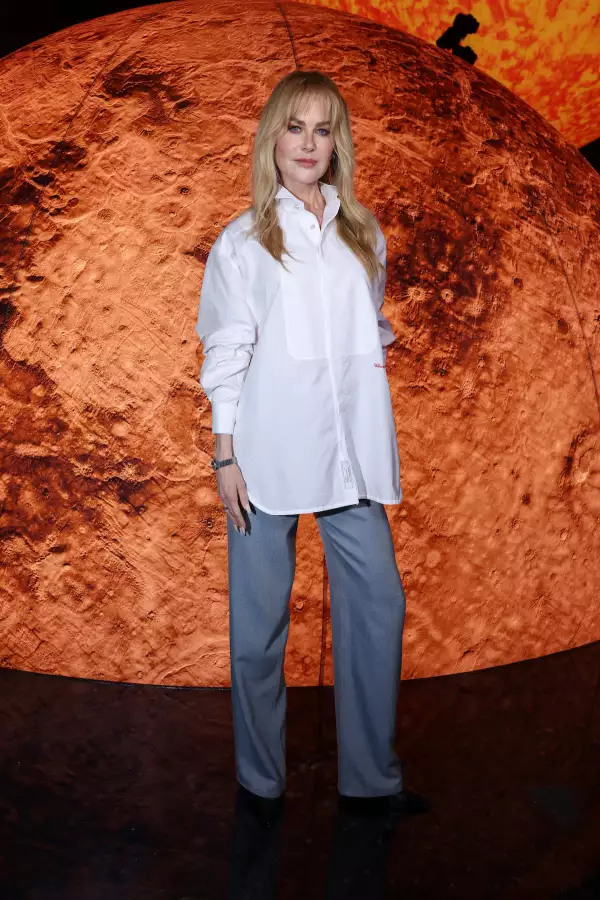 Chanel: Front Row - Paris Fashion Week - Womenswear Spring/Summer 2026