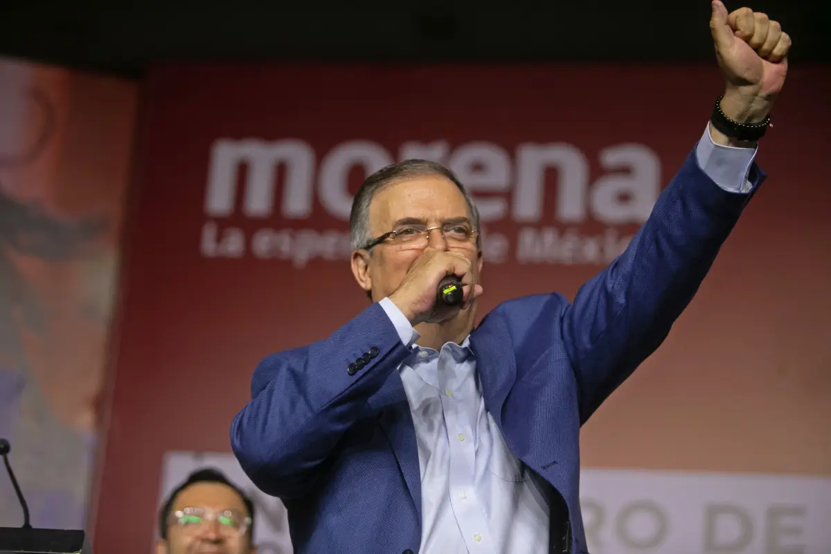El Secretario de Relaciones Exteriores (SRE), Marcelo Ebrard, durante su discurso en el primer Encuentro de Diputados y Legisladores de Morena, que se llevo a cabo en la Expo Guadalajara.