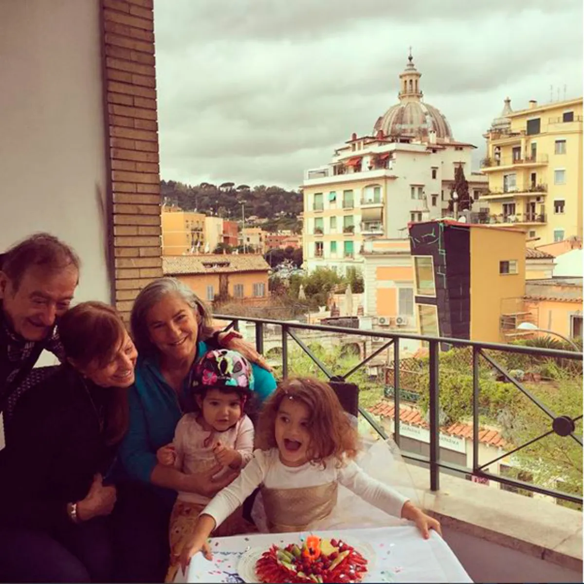 La pequeña celebró su cumpleaños en Roma, donde su mamá cumple con proyectos de trabajo.