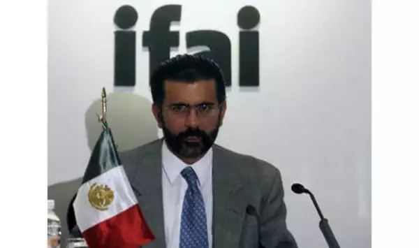 En 2006, Alonso Lujambio encabezó el Instituto Federal de Acceso a la Información.