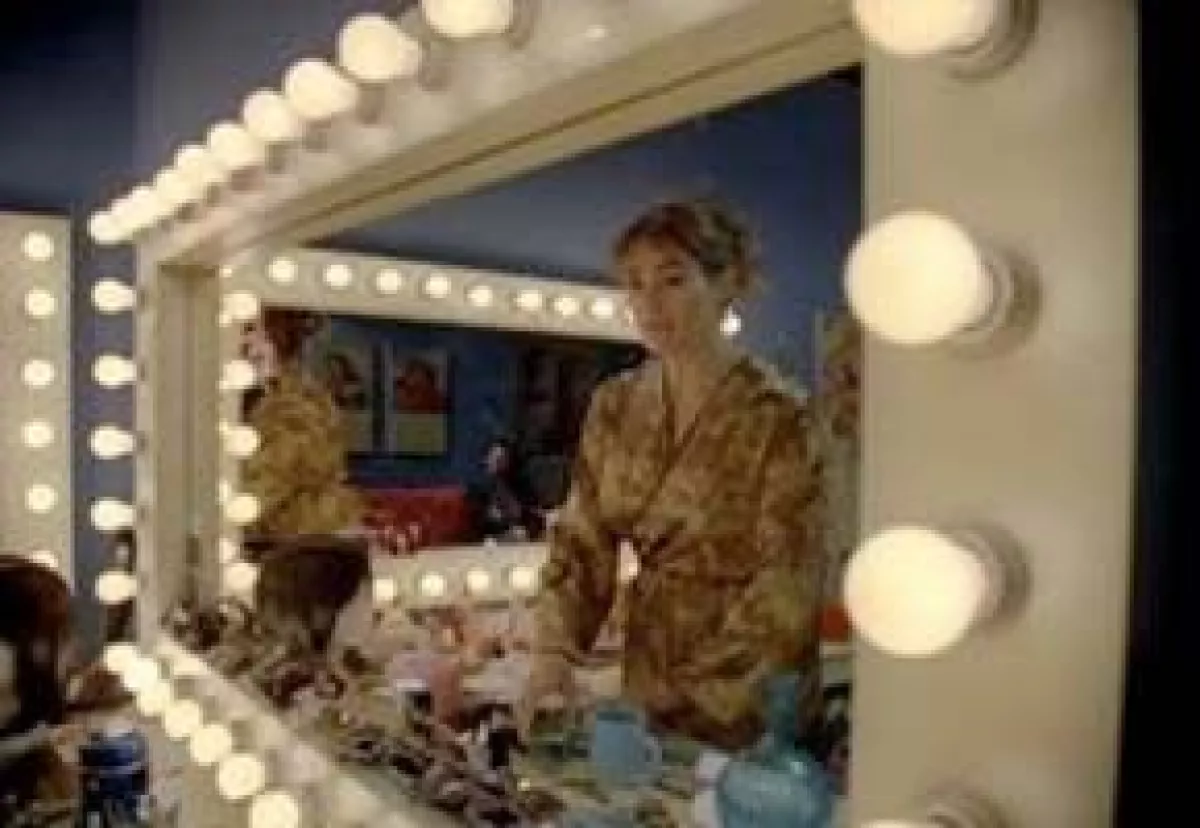 "Mejor es que Gabriela no se muera" es la cinta que presenta el lado absurdo de las producciones televisivas.