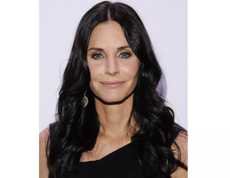 La actriz estadounidense presentó la demanda de divorcio de su aún esposo David Arquette, en donde solicita se le quite su nombre de casada.