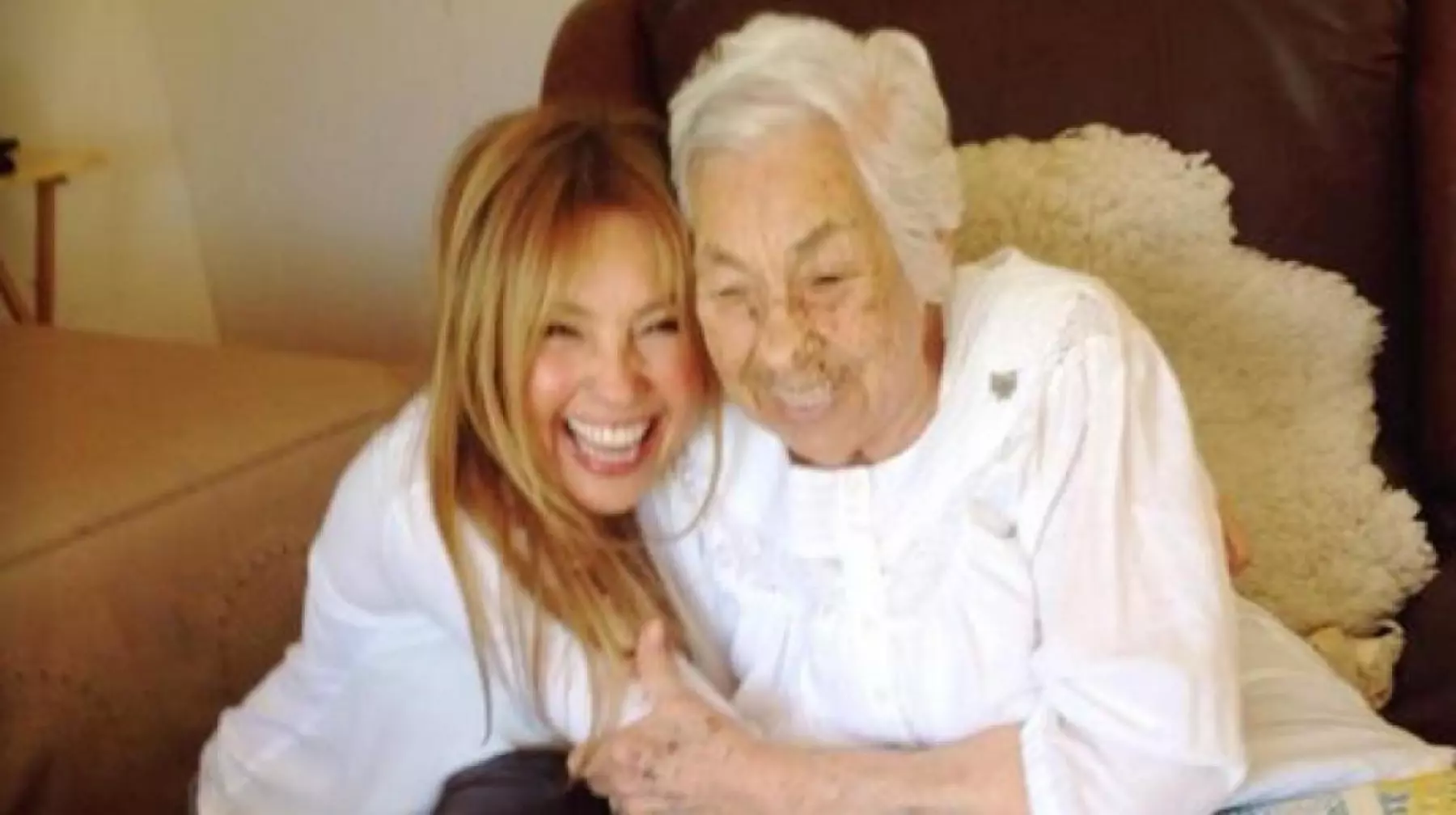 Thalía, Eva Mange