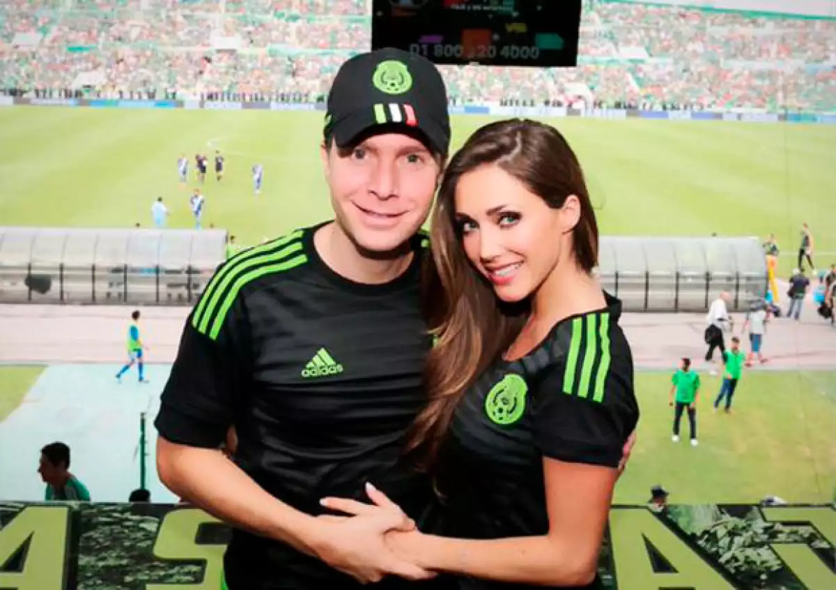 La pareja asistió al partido México-Guatemala, en el estadio Víctor Manuel Reyna de Chiapas, para ovacionar a la Selección Mexicana, y además  convivir con los futbolistas luego del juego.