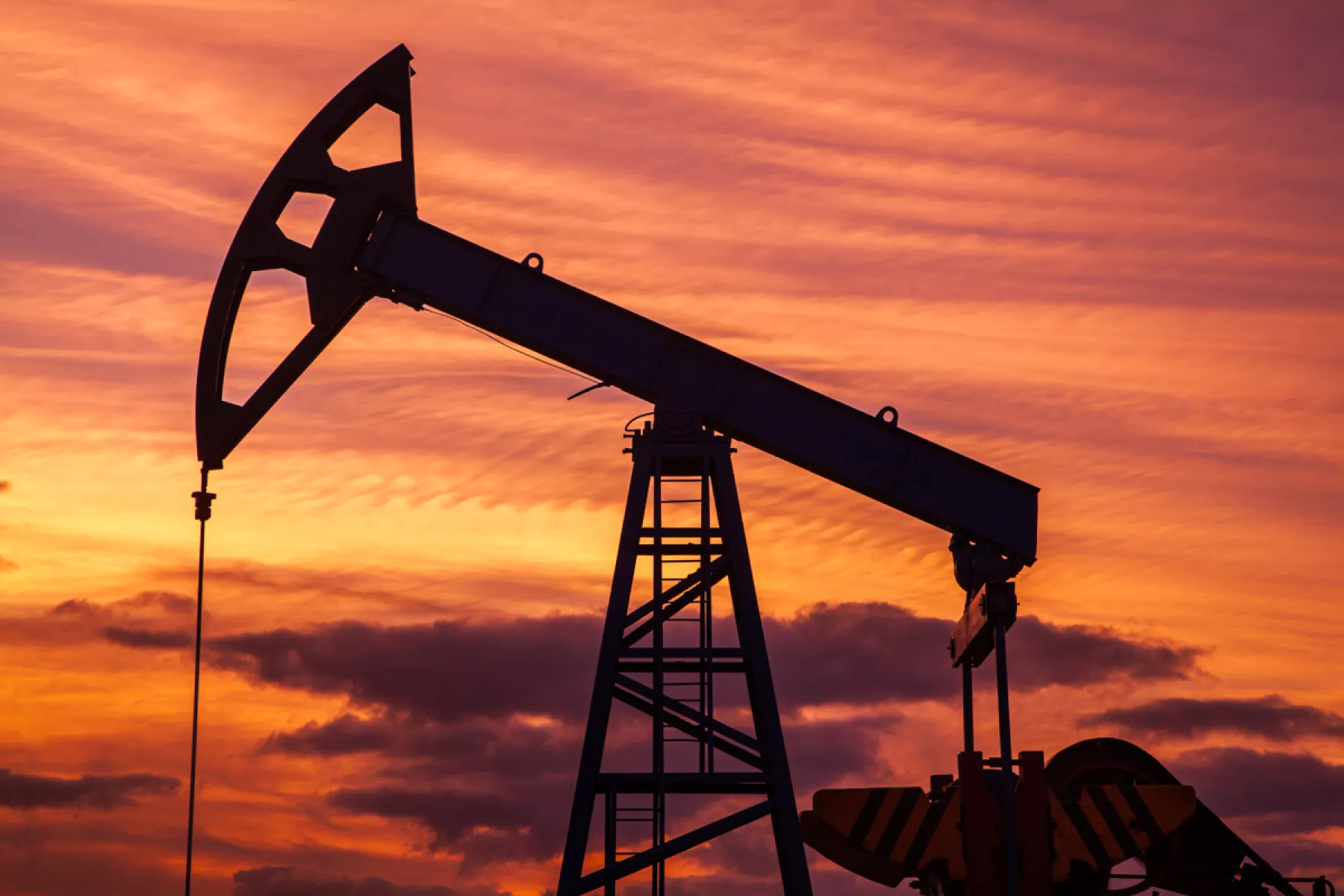 (Foto temática de petróleo)