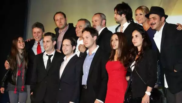 El elenco apoyó a Benajín Salinas en la presentación de la serie.