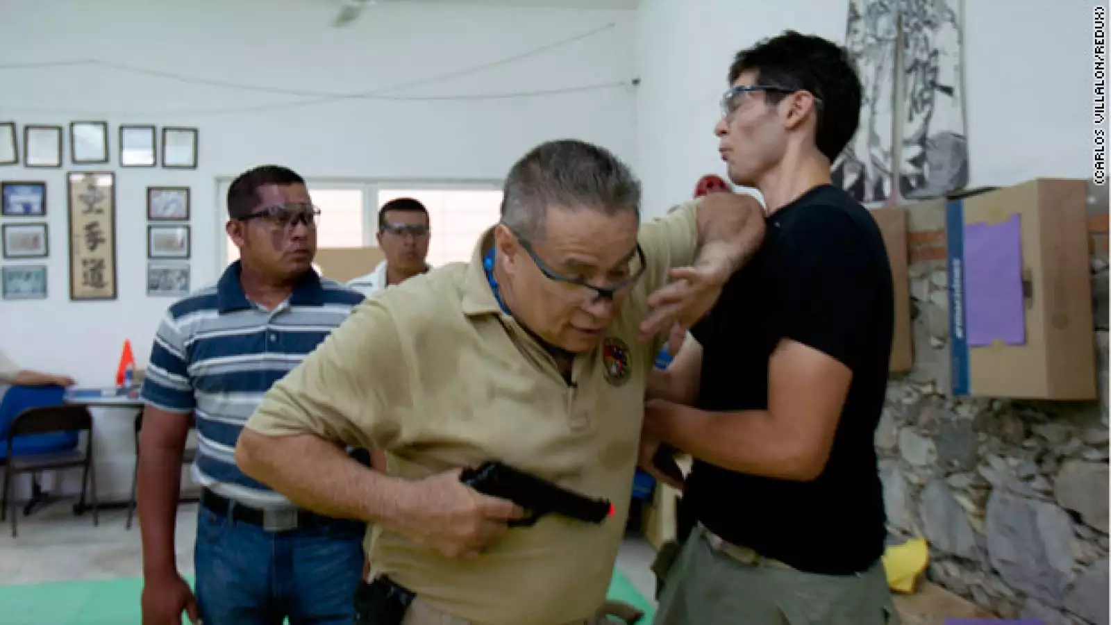 Mario Falcone capacita a guardaespaldas