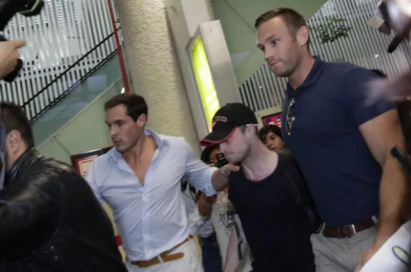 Para evitar posibles incidentes, los fanáticos del joven actor se quedarán con las ganas de verlo desfilar en un centro de comercial donde presentaría su más reciente película.