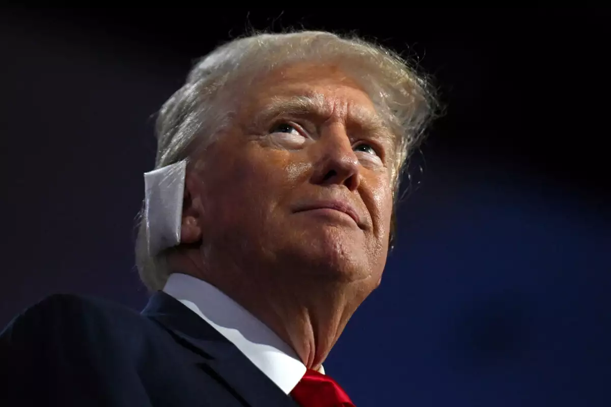 El candidato presidencial republicano y expresidente Donald Trump asiste al Día 1 de la Convención Nacional Republicana (RNC), en el Foro Fiserv en Milwaukee, Wisconsin, EE. UU., el 15 de julio de 2024.