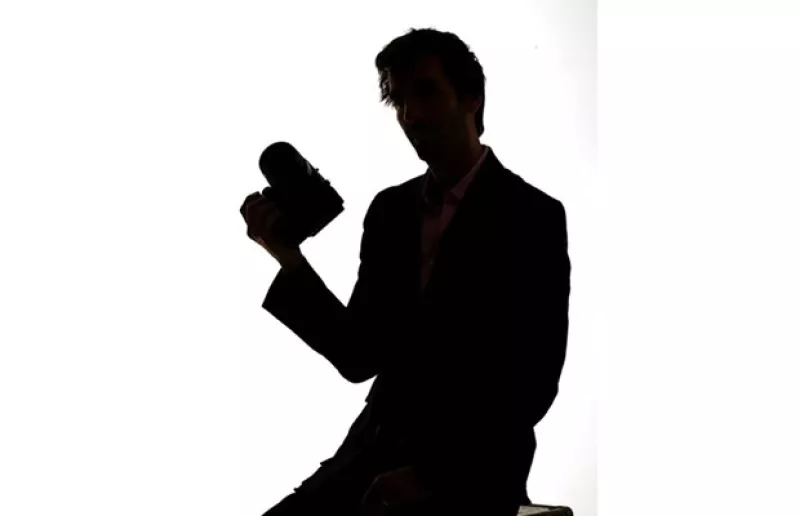 Allan Fis busca convertir cada uno de sus retratos en una obra de arte, dotar a la imagen de permanencia.