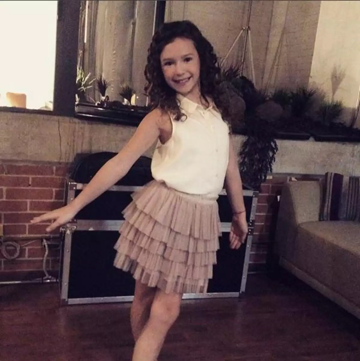 Mía actualmente protagoniza el musical Annie.