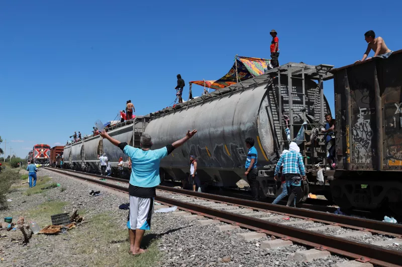 Migrants aboard northbound trains stranded in Fresnillo