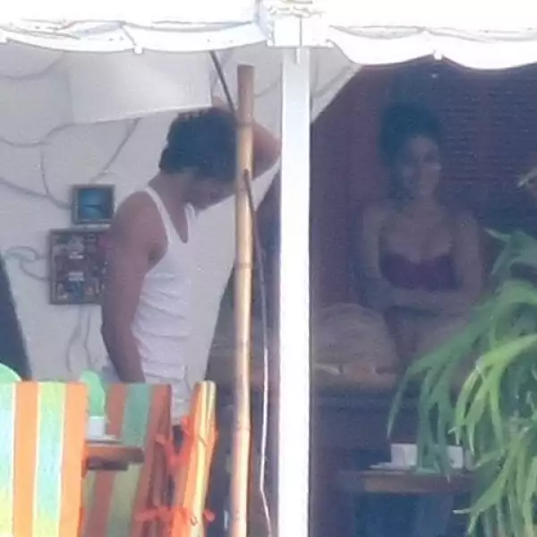 Aunque apenas se dejaron ver, Zac Efron y Vanessa Hudgens disfrutan de unos días en Brasil.