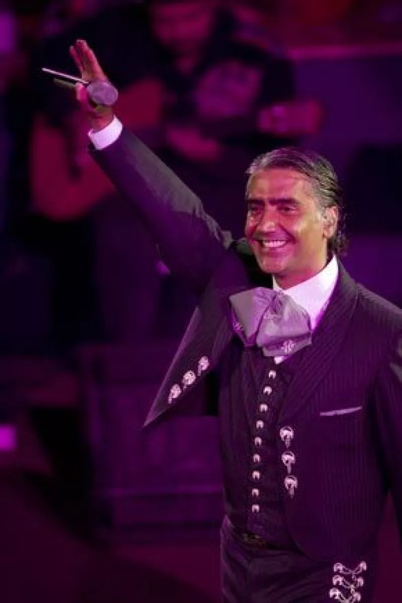 El cantante ofrecerá dos conciertos gratuitos en Puerto Vallarta y Guadalajara el 20 y 27 de junio, respectivamente, al lado de Paulina Rubio, Reyli Barba y Leonel