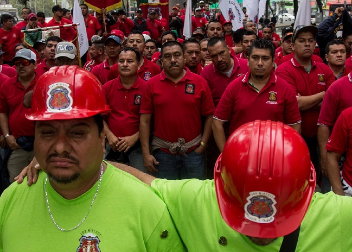 integrantes del Sindicato Nacional de Trabajadores Mineros, Metal�rgicos y Similares de la Rep�blica Mexicana