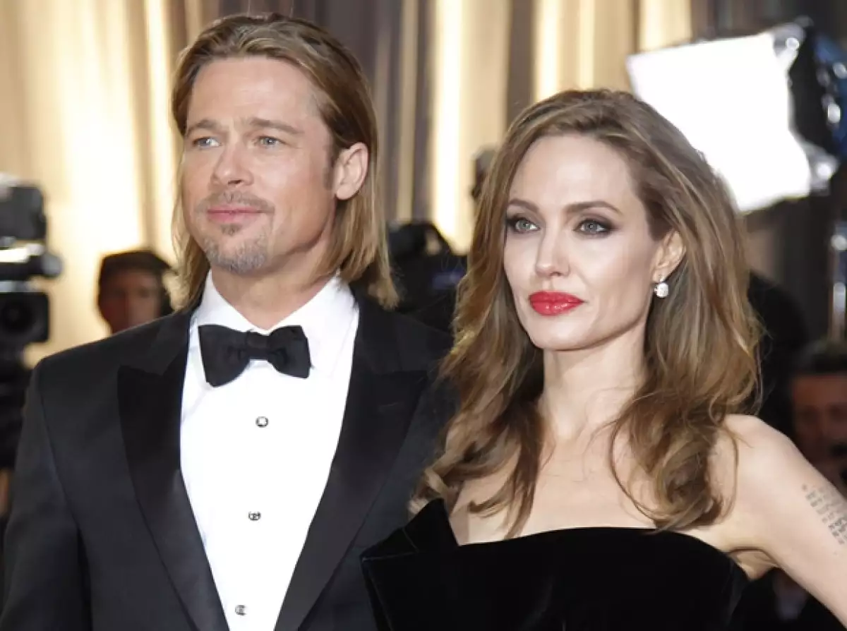 Después de siete años de relación, Brad Pitt le propuso matrimonio con una sortija de más de un millón de dólares mandada a hacer especialmente para ella.