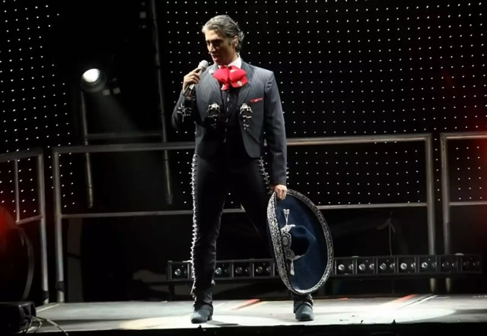 Concierto Alejandro Fernández, Beraka.