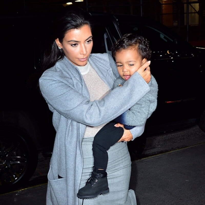 Kim Kardashian presume en cada foto lo orgullosa que está de su anatomía.