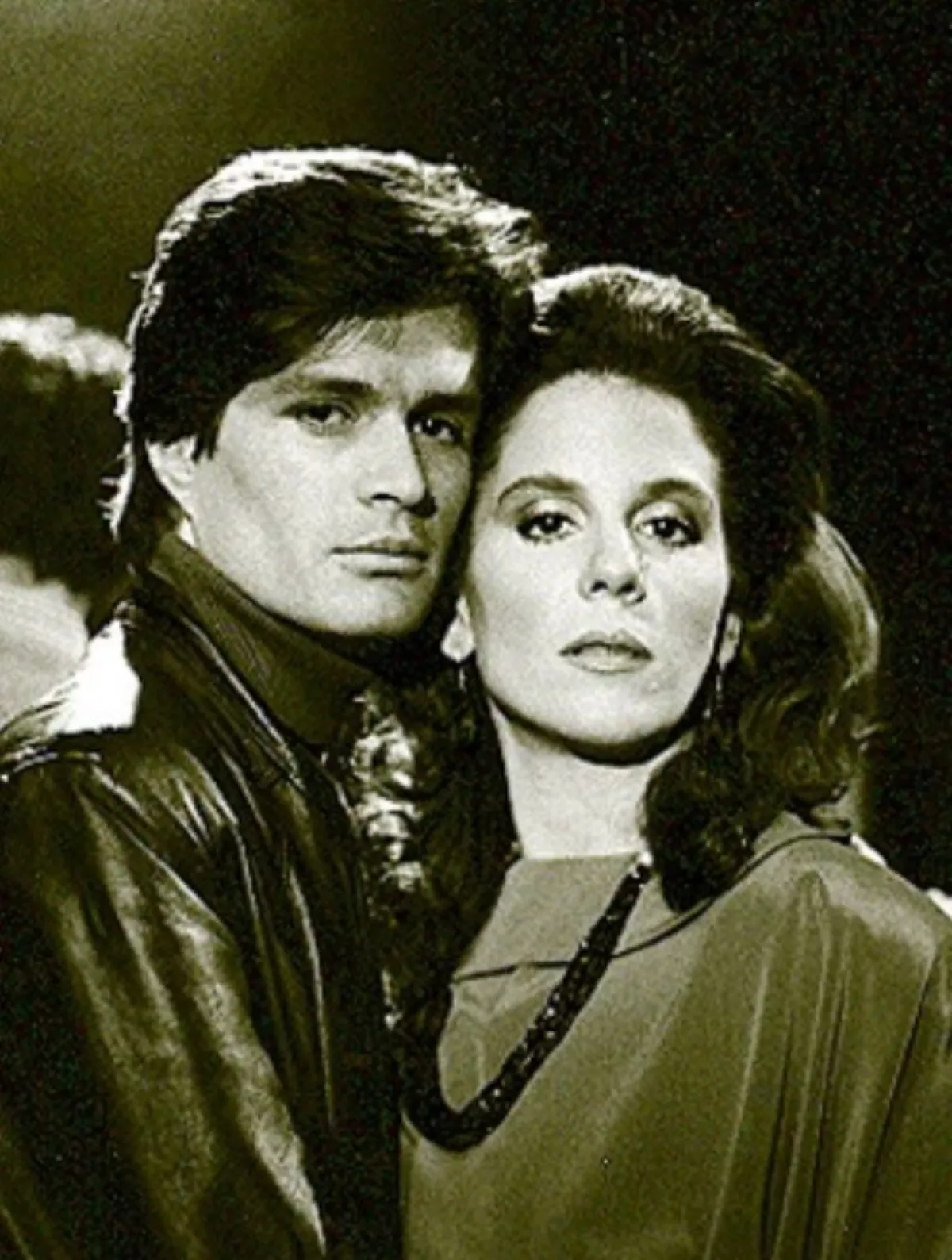 Alejandro Camacho y Rebecca Jones