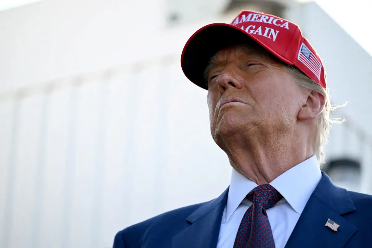 El presidente electo Donald Trump asiste a una visita al lanzamiento del sexto vuelo de prueba del cohete SpaceX Starship, en Brownsville, Texas, EE. UU., el 19 de noviembre de 2024.