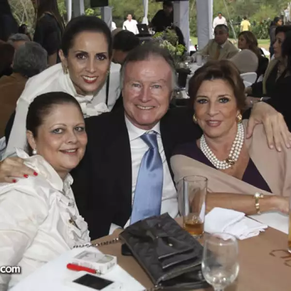Ivette Iberi con María Amparo, Ticho y Cristina González