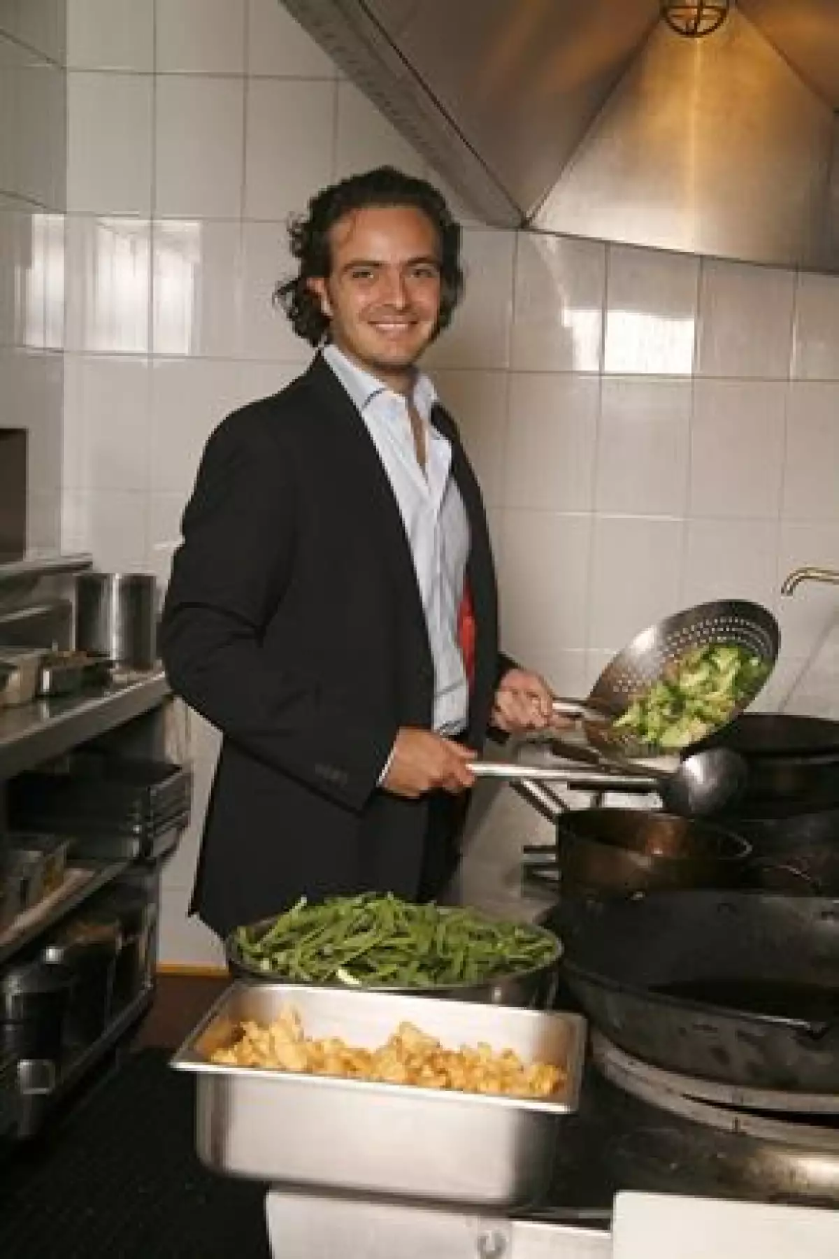 El Su Yang trae la escuela de la cocina del Hunan, los cocineros se capacitan ahí.