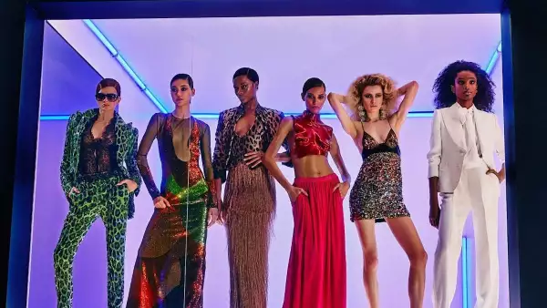 Grupo de modelos presentado la ropa de la última colección de Tom Ford. 