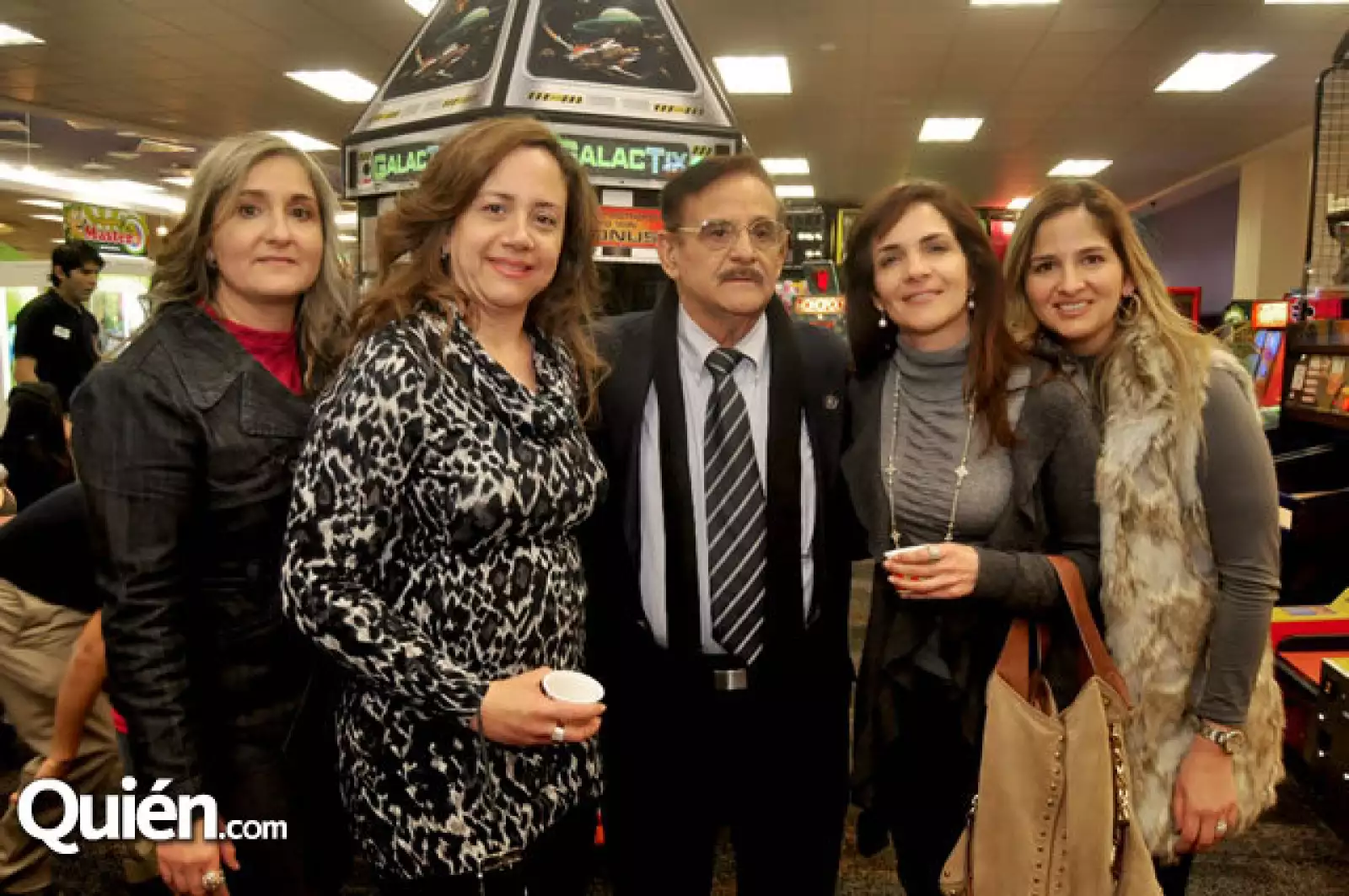 Rosalinda González, Marilú Brunell de Garza, Edilberto González, Paty González de Garza y Nancy González
