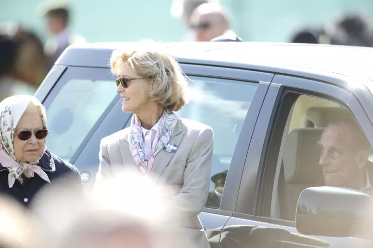 Reina Isabel II, Penny Knatchbull y el duque de Edimburgo