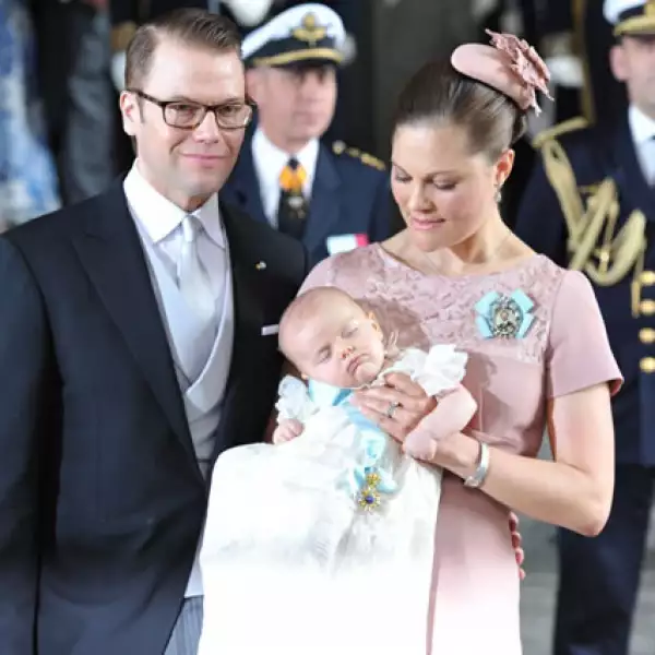 Estelle con Victoria y Daniel de Suecia.