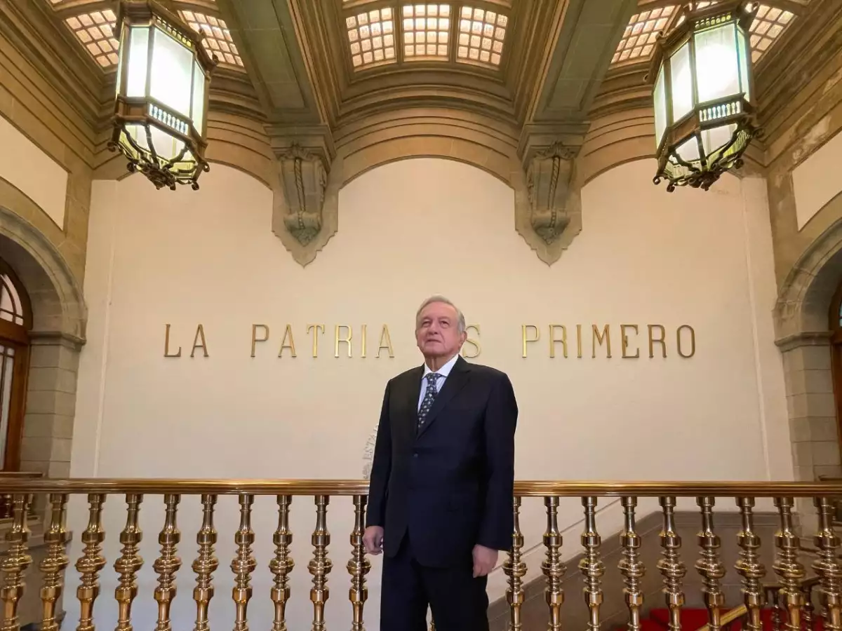 AMLO-palacio-n.jpeg