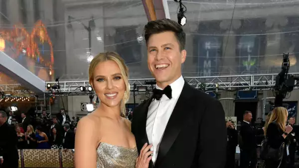 Scarlett Johansson y Colin Jost