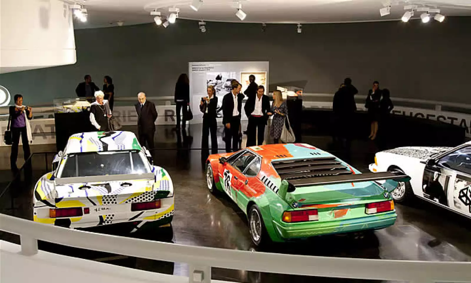 17 artistas de 9 países han contribuido a la colección.