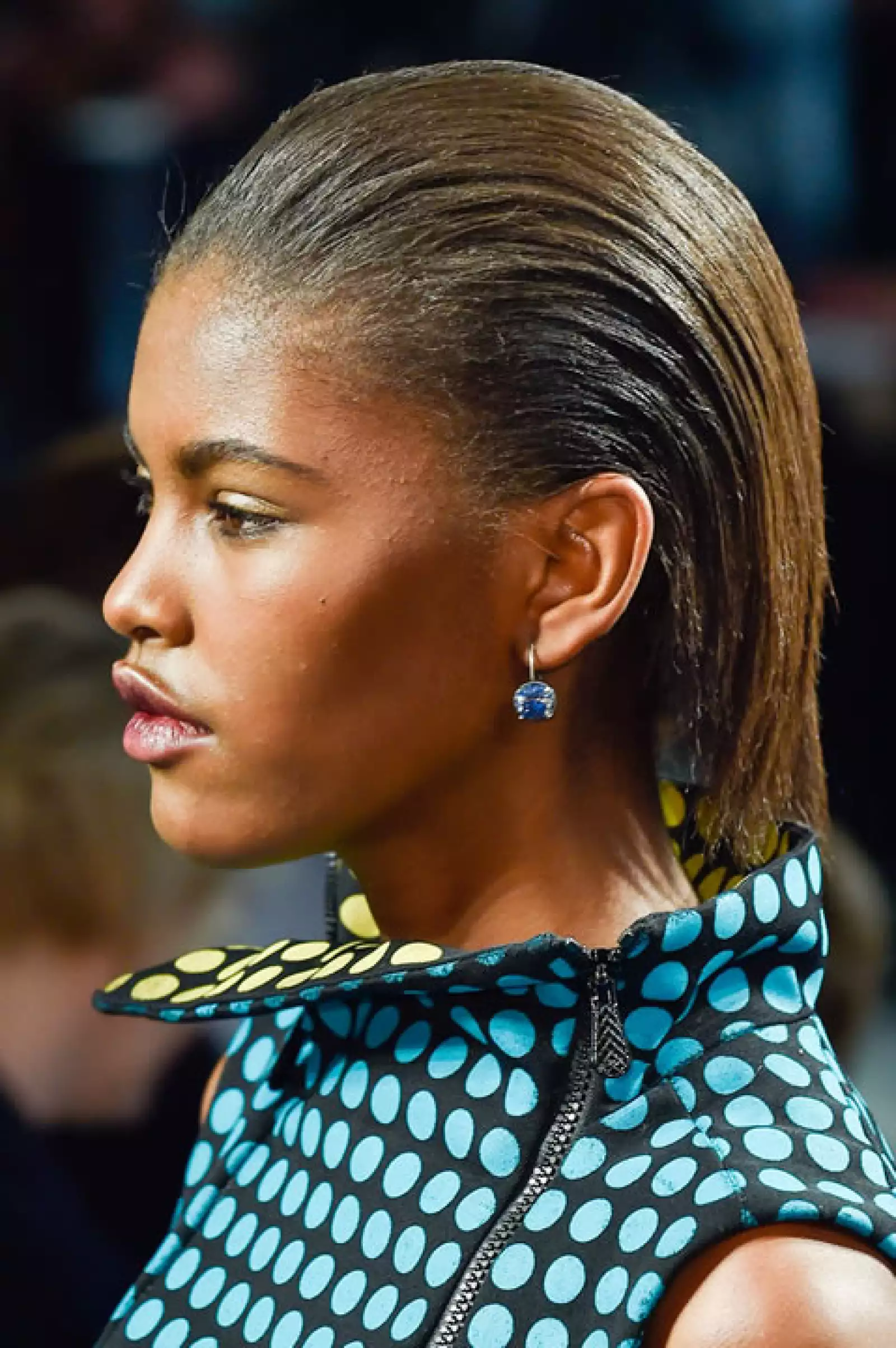 Bottega Veneta, Milán: El pelo iba peinado lacio y liso para atrás. Un look que vimos más de una vez en la temporada.