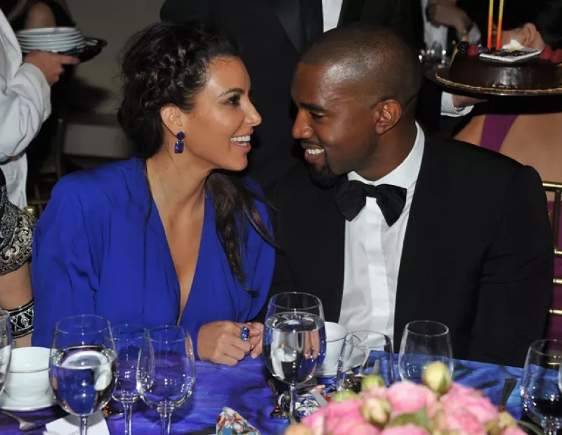 Hasta el momento Kim y Kanye no han querido mostrar a su bebé a los fans pues al parecer tendrían un acuerdo con una publicación quien les dará esa cantidad por conocer a North West.