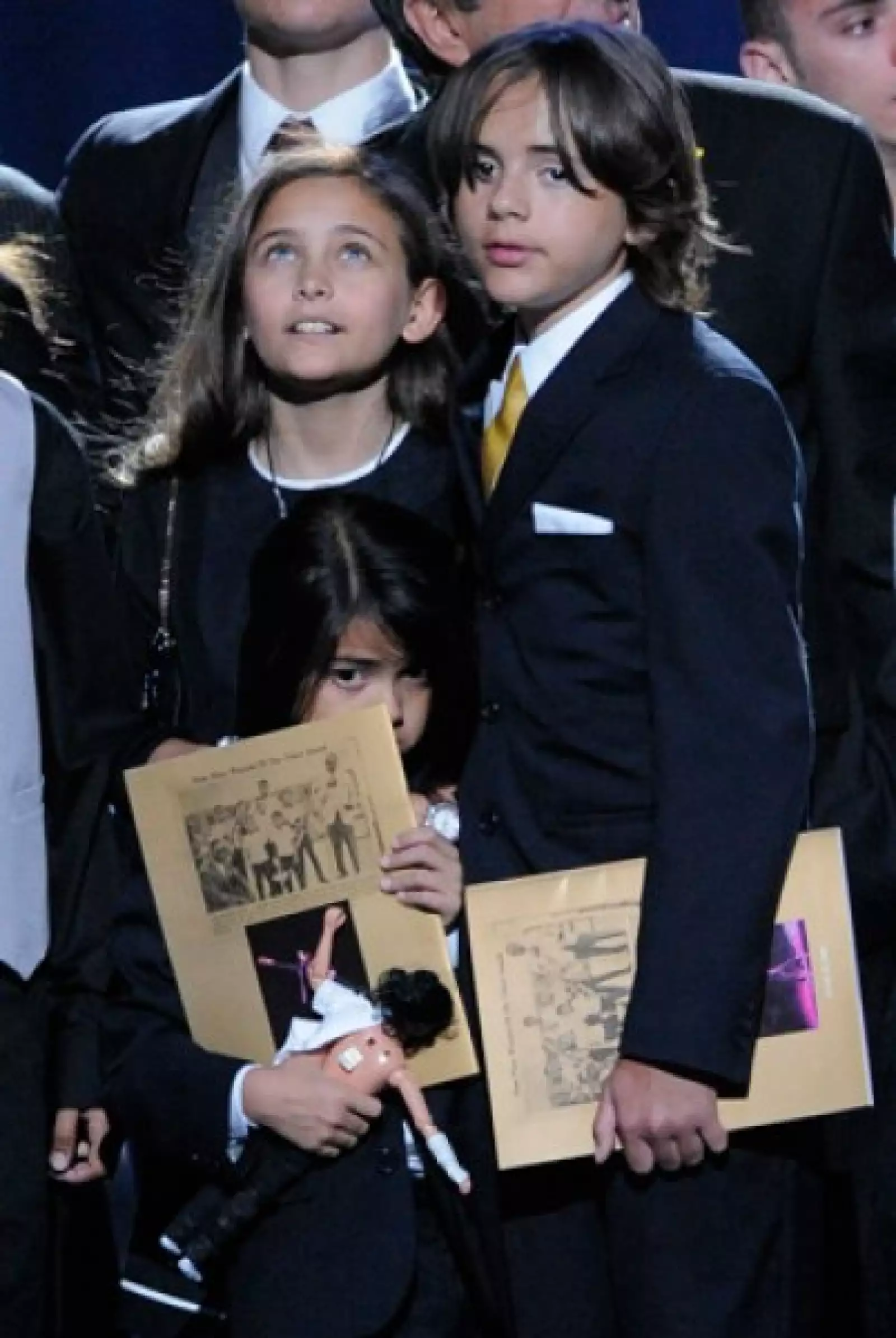 Paris y Prince, los hijos mayores del astro del pop no se perdieron ni un instante del homenaje a su padre.